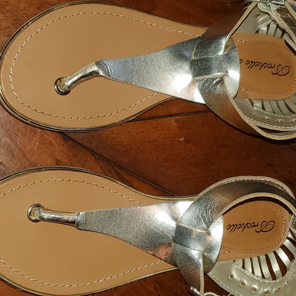 BRECKELLES 7.5 (4) sandles worn once